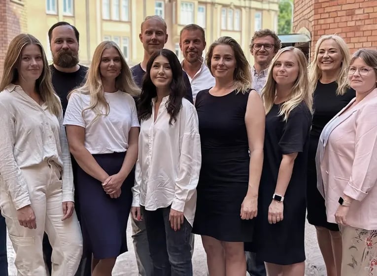 Blikk-tusentals-nojda-kunder